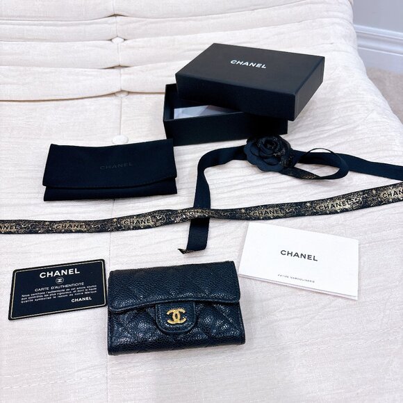 95% NEW CHANEL CARD HOLD WALLET WITH FULL PACKAGING, HOLIDAY RIBBON - Picture 14 of 14
